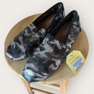 TOMS Womens Camo Sequin Slip Ons NWT Size 8.5